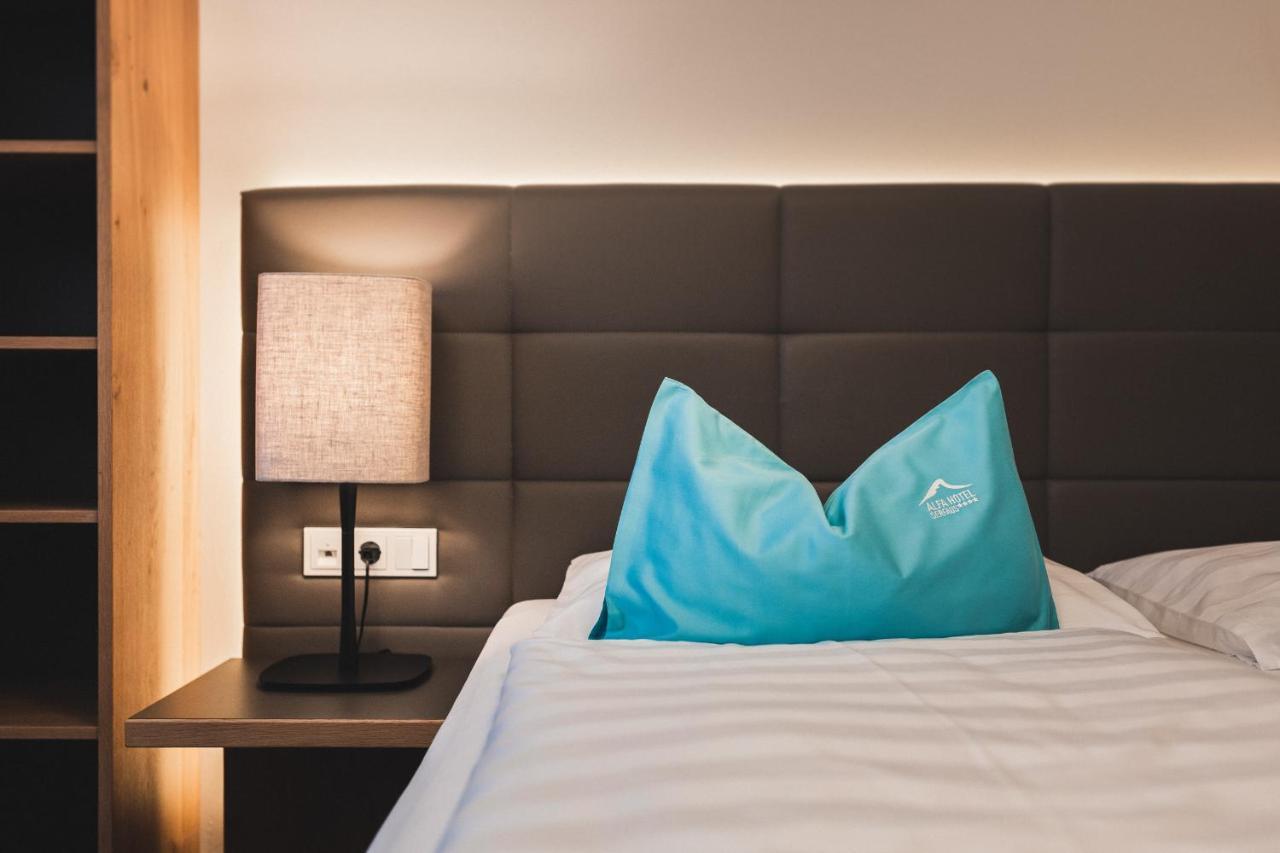 Doppelzimmer mit Straßenblick